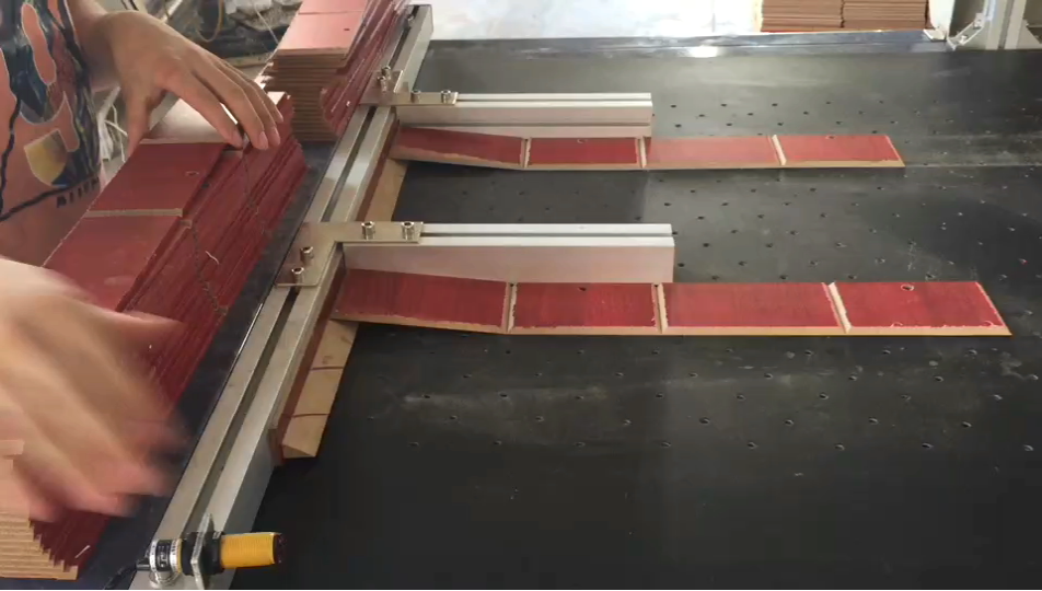 半自動木盒酒包裝盒點(diǎn)膠機(jī)